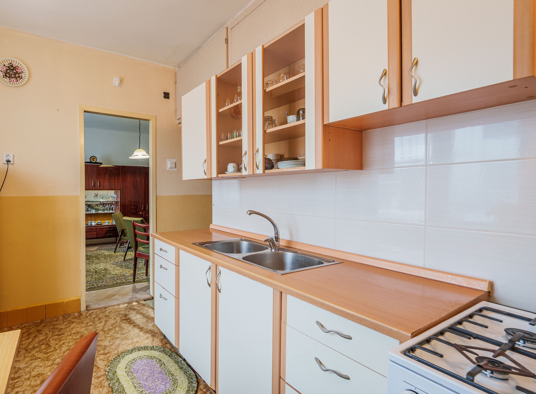 NA PREDAJ: 2-izbový vnútorný byt v Levoči, Železničný riadok, 2/3 poschodie