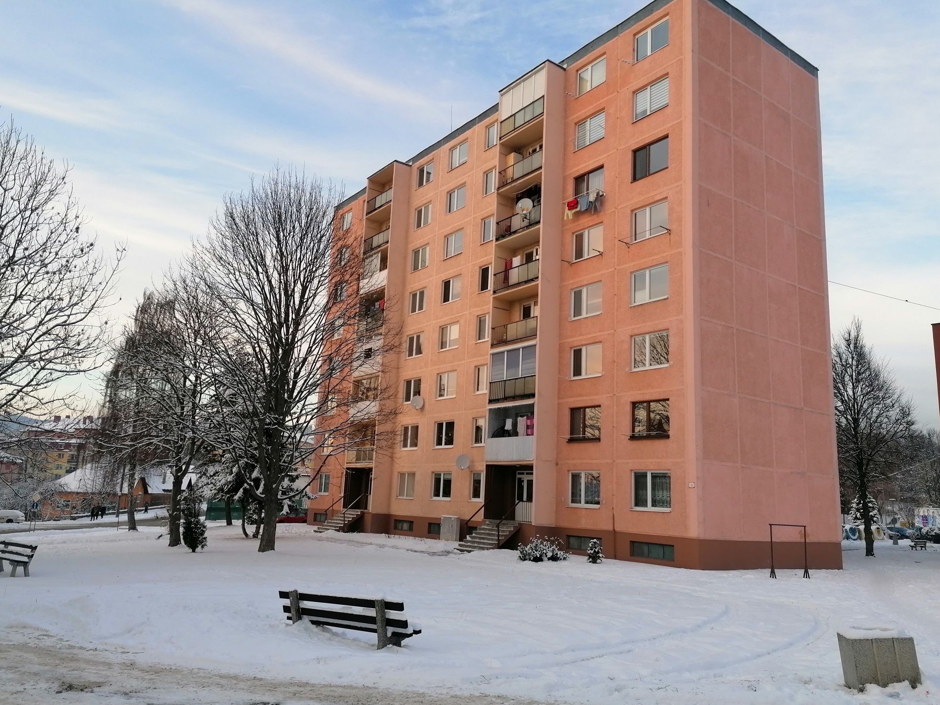PREDANÉ: 3-izbový čiastočne zrenovovaný byt, Levoča, sídlisko Pri Prameni, blok Jantár