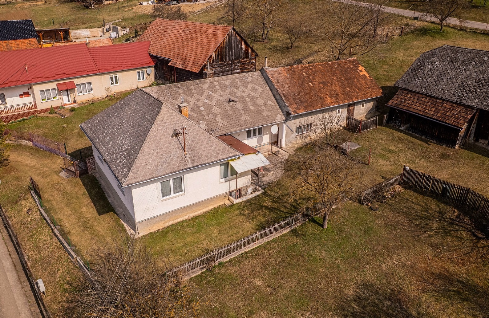 NA PREDAJ: Rodinný dom s príslušenstvom, Harakovce, okres Levoča, pozemok celkom 2505 m2