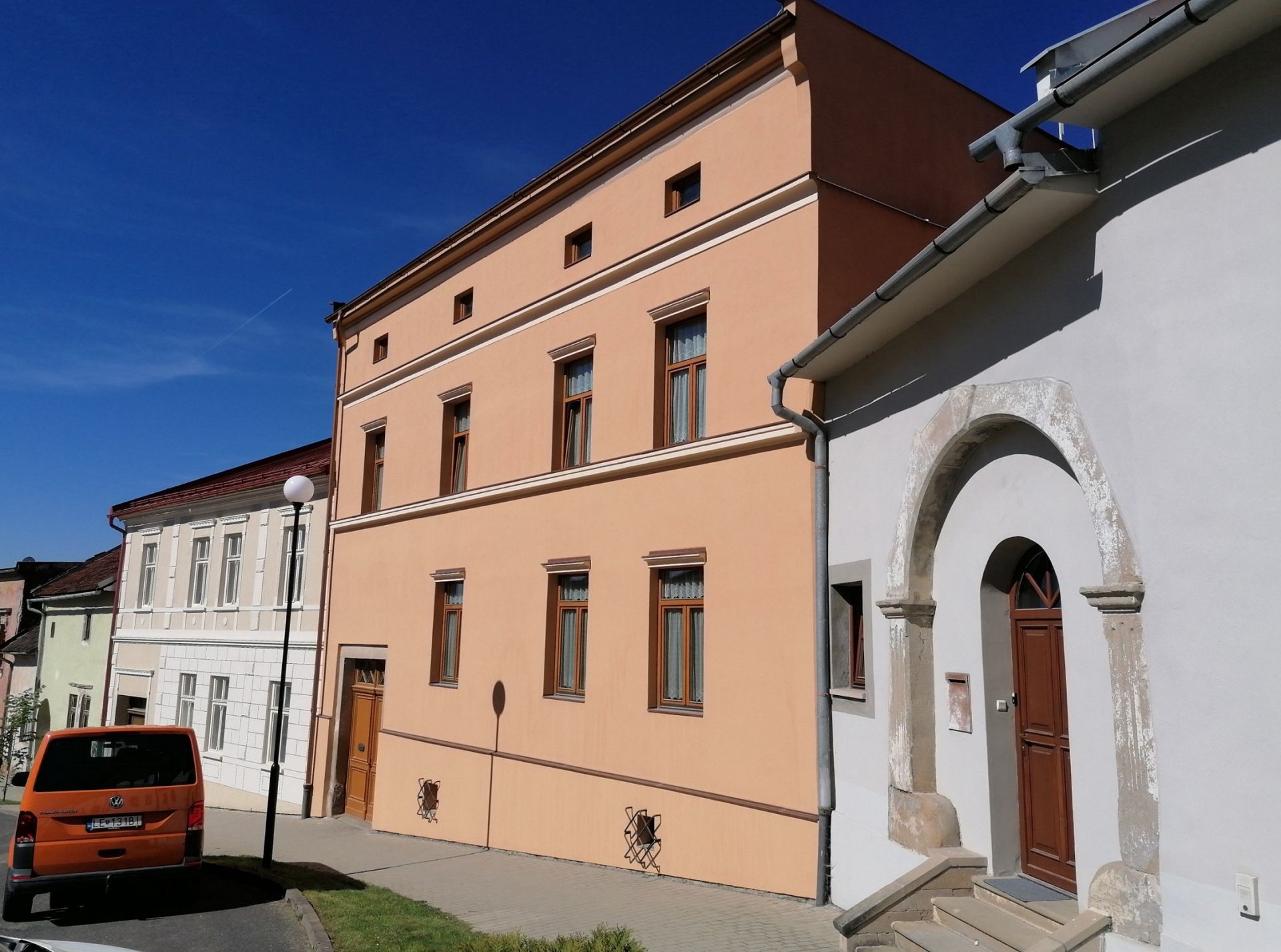 NA PREDAJ: Meštiansky zrekonštruovaný rodinný dom pre náročných, Nová ulica, Levoča