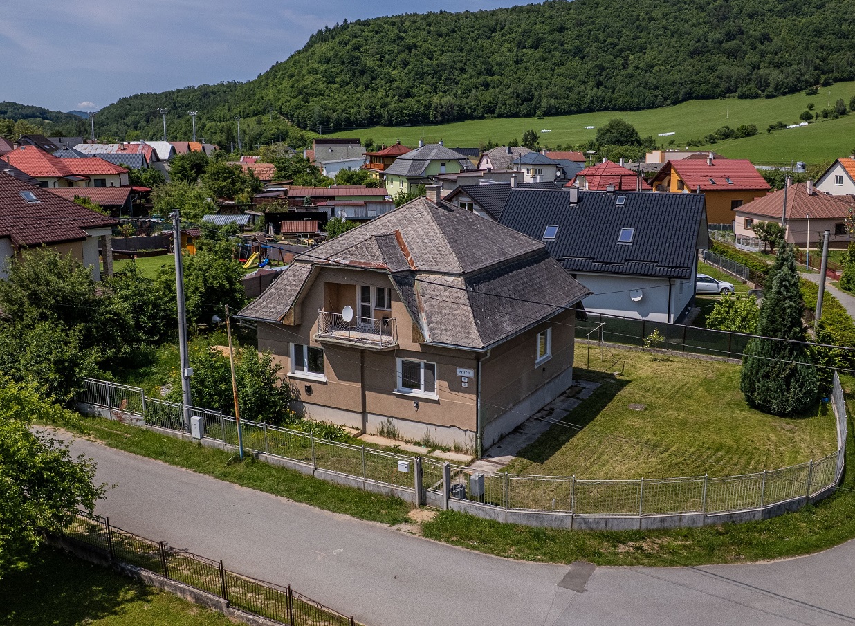 NA PREDAJ: Rodinný dom s rovinatým pozemkom, Priečna ulica, Margecany, okres Gelnica