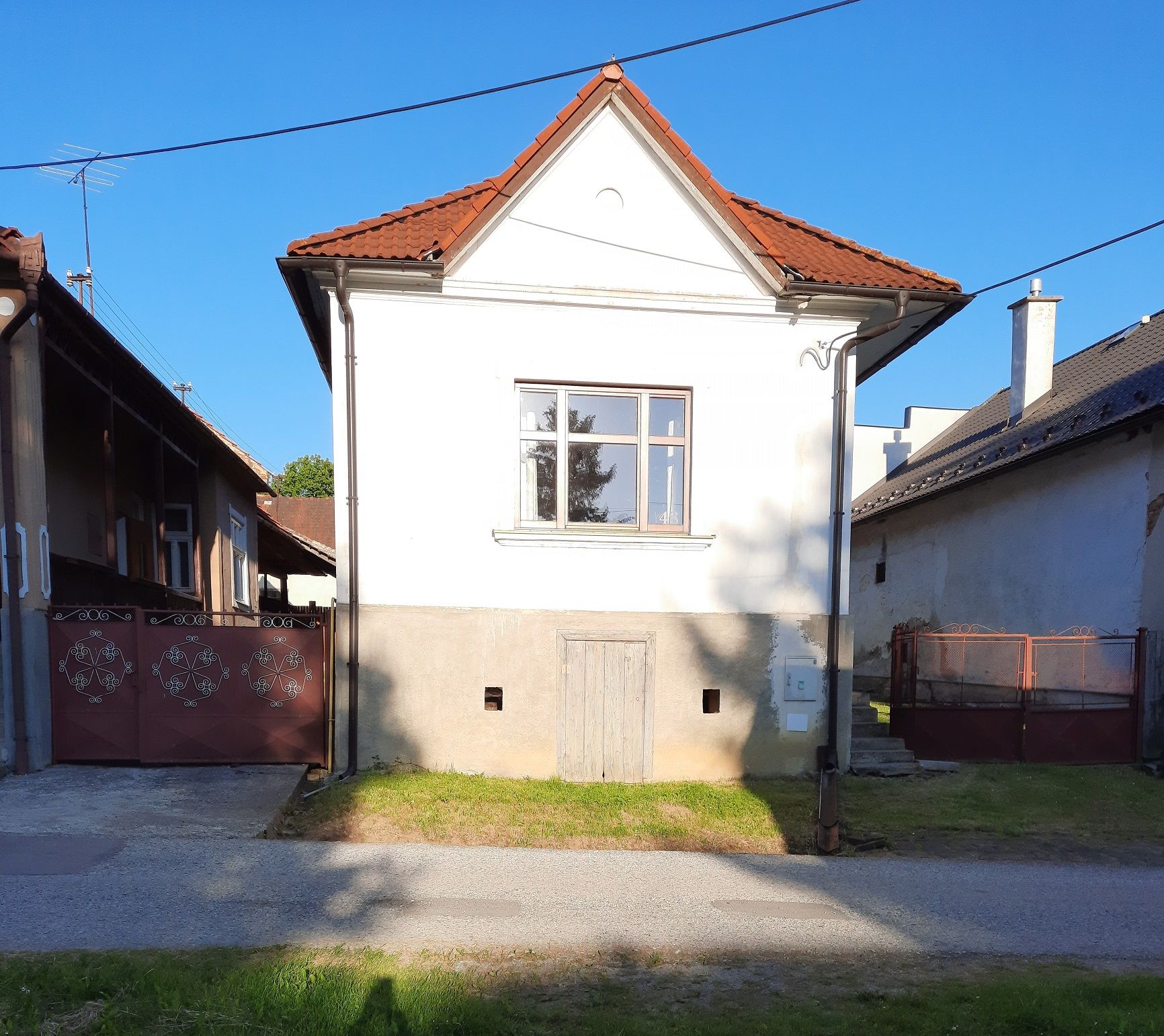 PREDANÝ: Vidiecky zrenovovaný celoročne obývateľný dom Ordzovany, okres Levoča