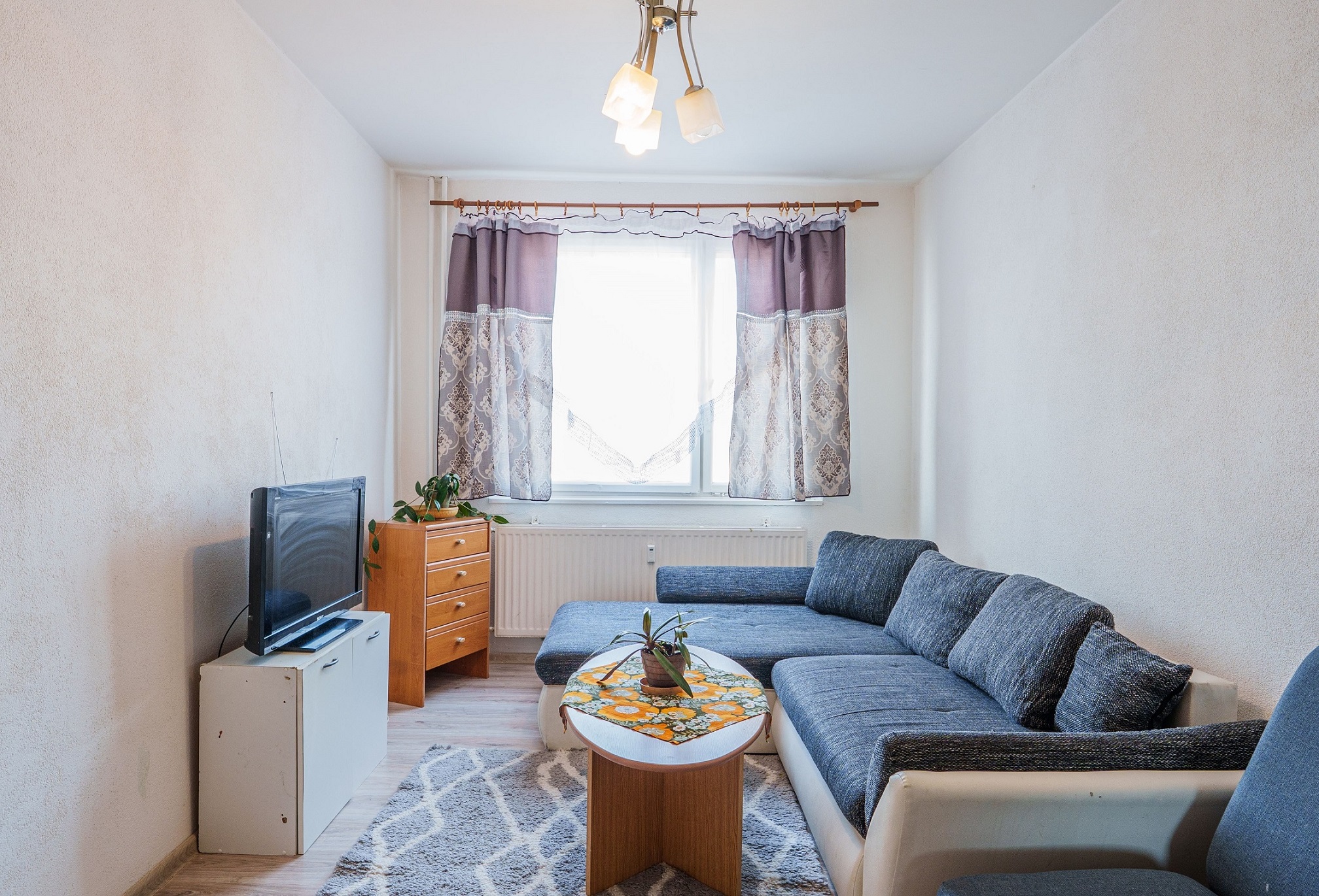 PRENAJATÉ: 1-izbový čiastočne zrenovovaný a zariadený byt, 34 m2, Levoča