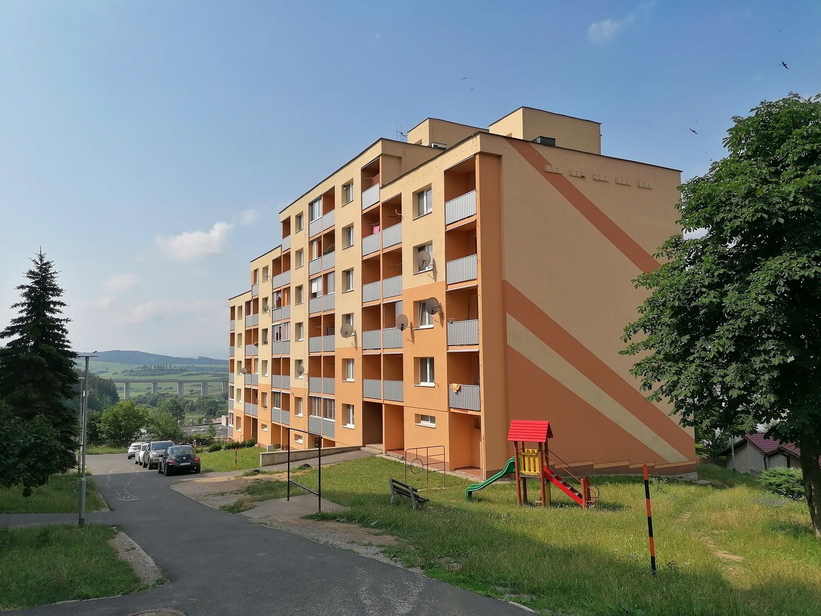 PREDANÝ: 1-izbový čiastočne zrenovovaný byt s lodžiou, ulica Pod vinicou, Levoča