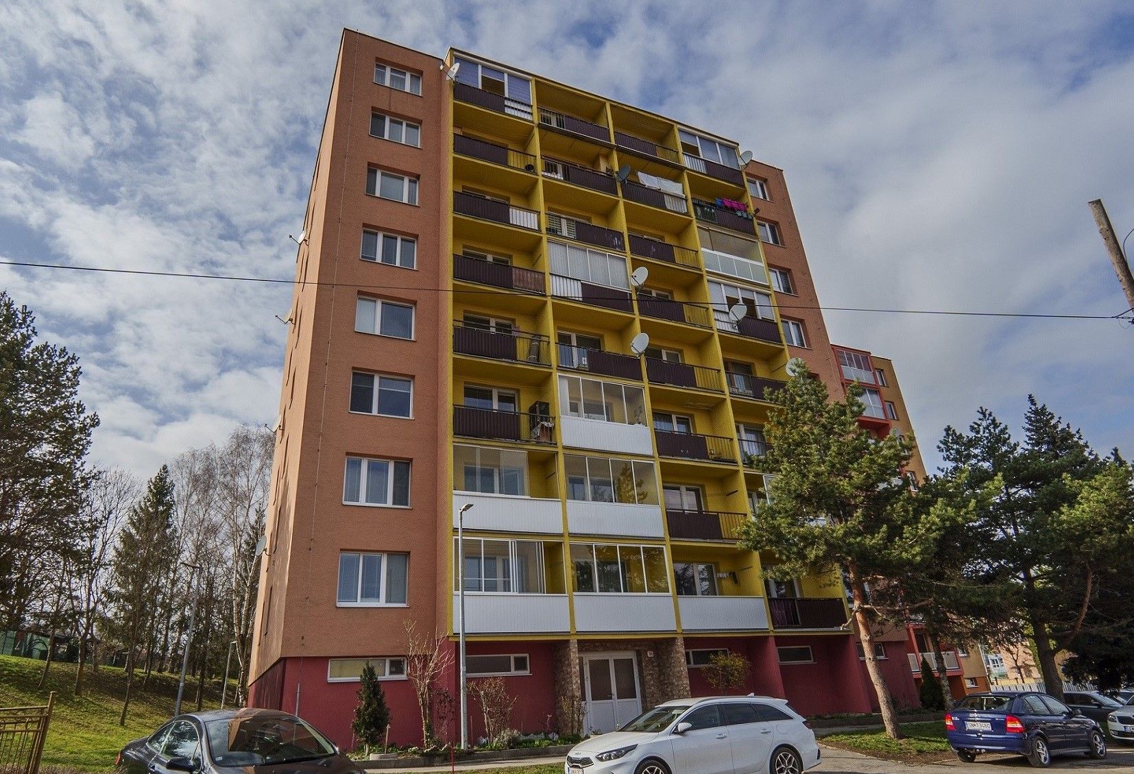 PREDANÝ: 1-izbový byt s dvomi lodžiami, 51 m2, sídlisko Mier, Spišská Nová Ves