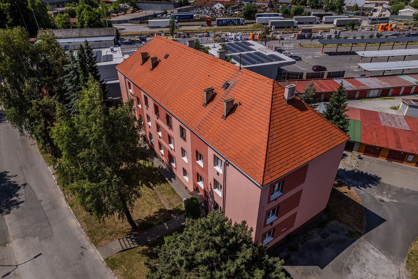 PREDANÝ: 2-izbový slnečný vnútorný byt v Levoči, Železničný riadok, 2/3 poschodie
