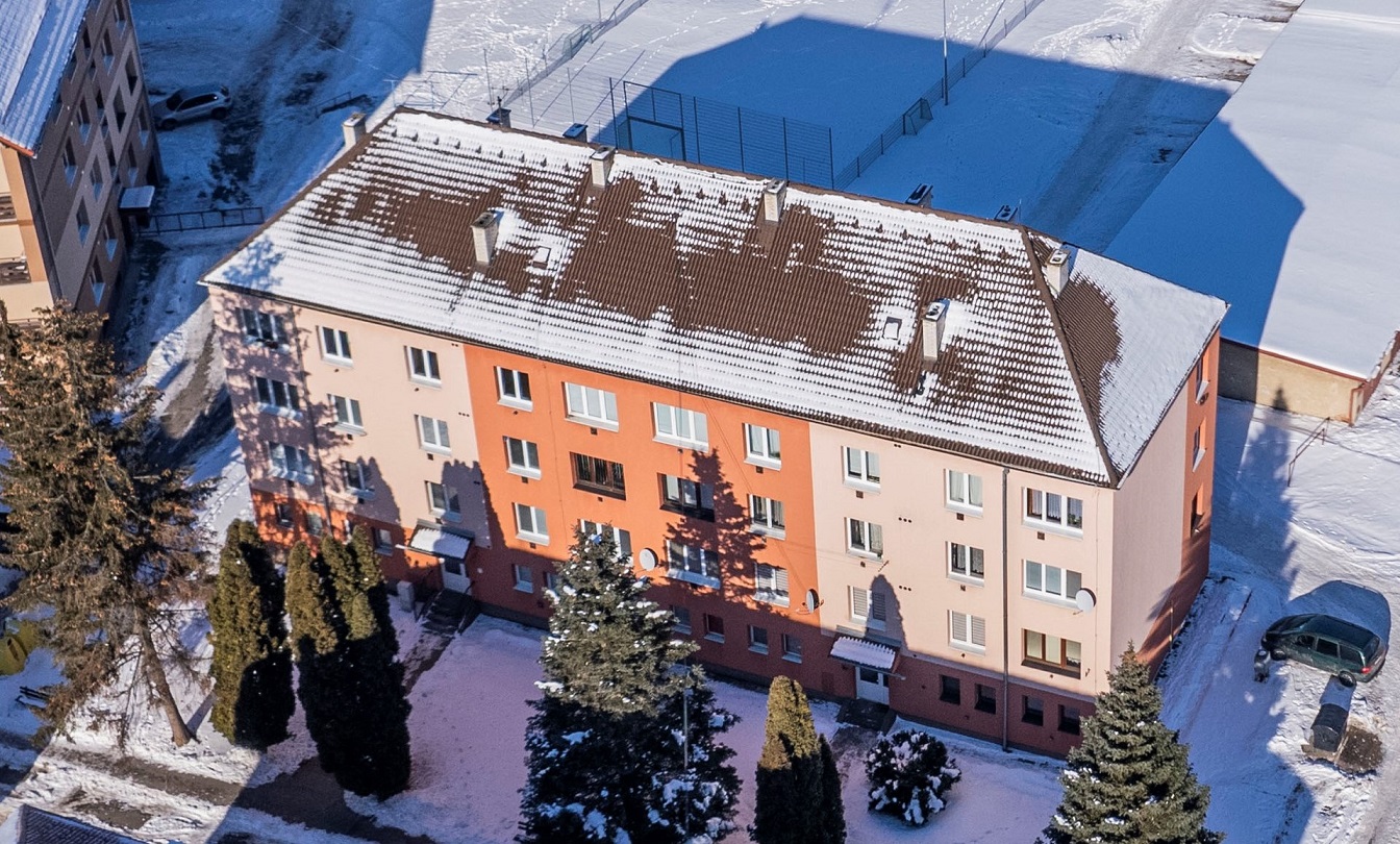 PREDANÝ: 2-izbový byt s vlastným kúrením a ohrevom vody, Levoča, sídl. Rozvoj, 51 m2