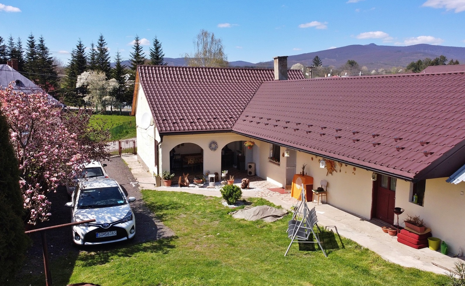 PREDANÝ: Zrenovovaný útulný rodinný dom, Vyšné Remety, okr. Sobrance