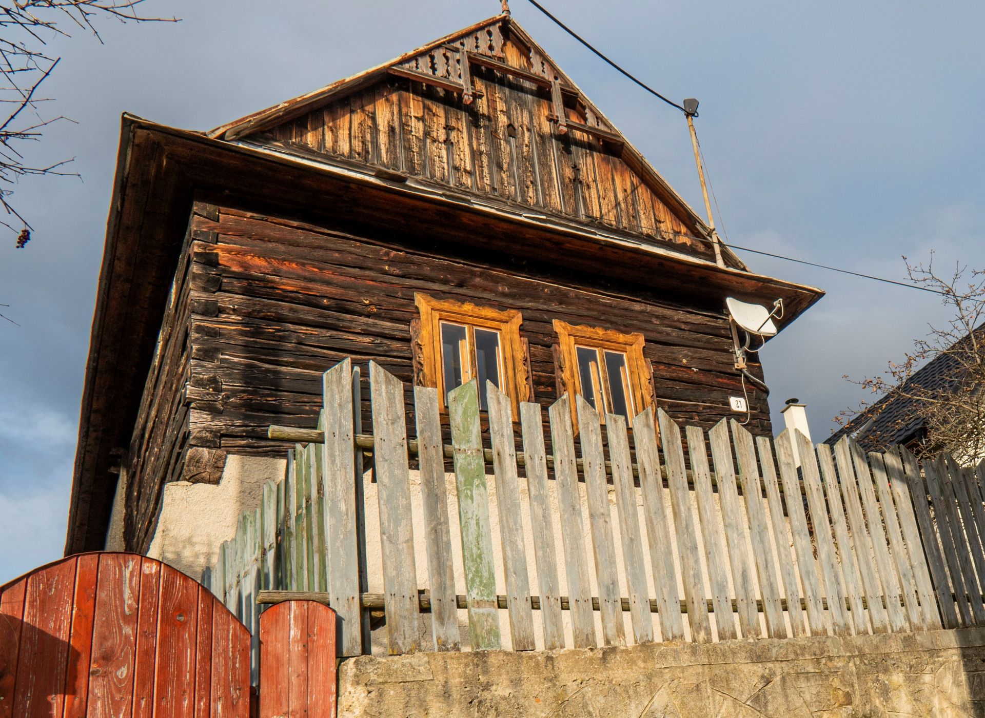 PREDANÉ: Vidiecky dom - drevenica, veľká stodola, dreváreň, pozemok 739 m2, Levoča – časť Závada