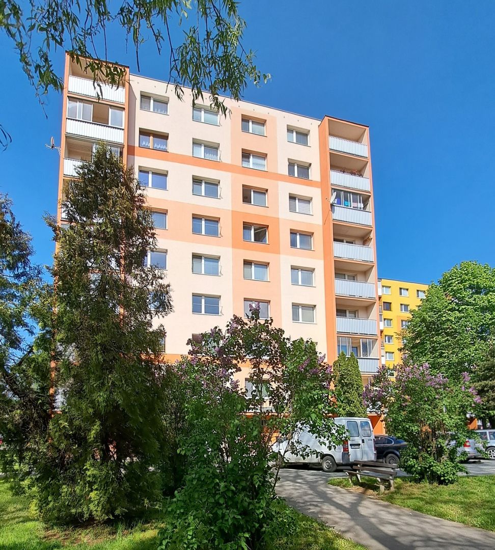 PRENAJATÝ: 1-izbový kompletne zrenovovaný byt, 3. posch., 44 m2, ul. J. Francisciho, Levoča