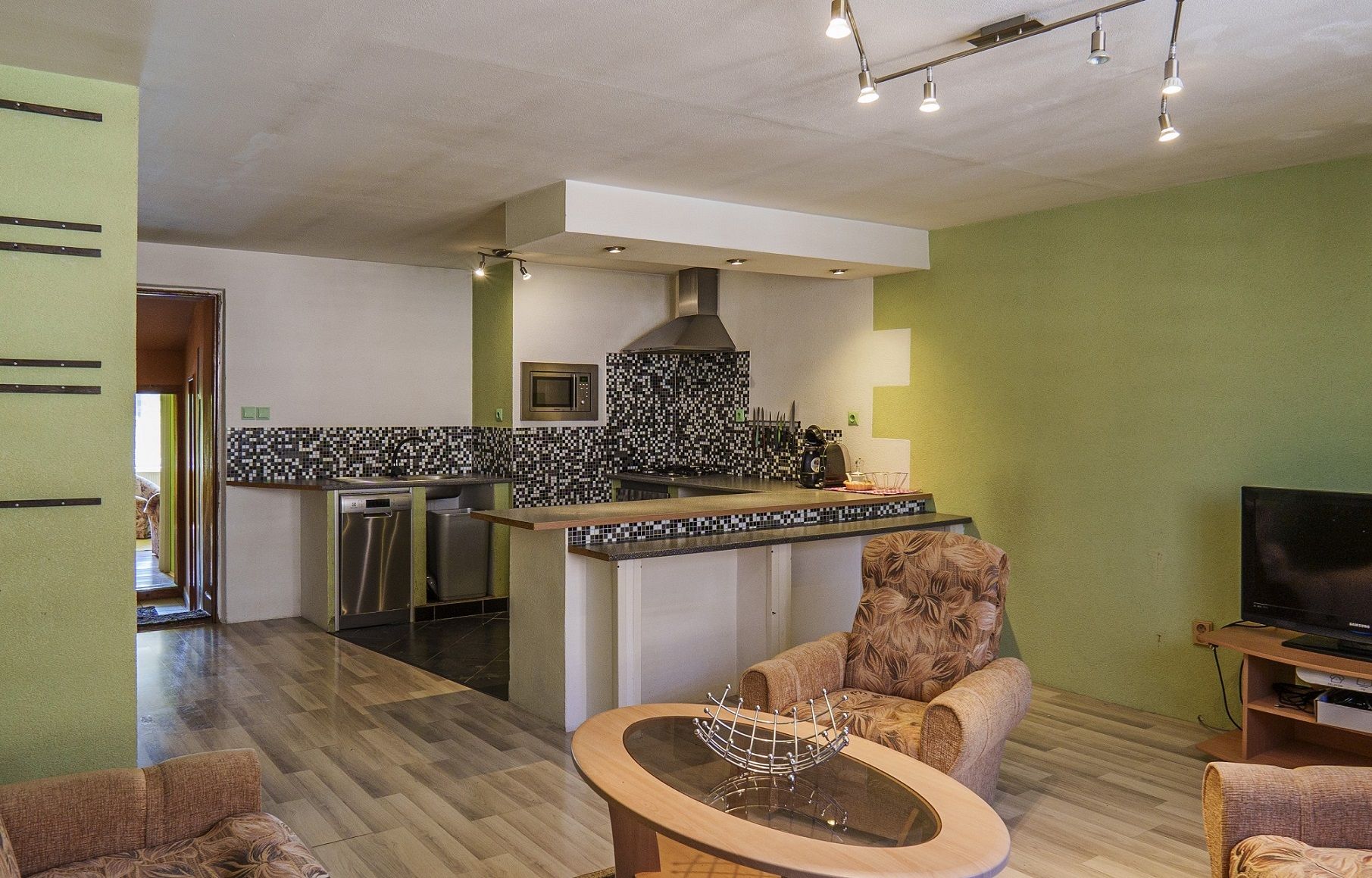 PRENAJATÉ: 2-izbový zrenovovaný a zariadený byt v centre Levoče, 85 m2