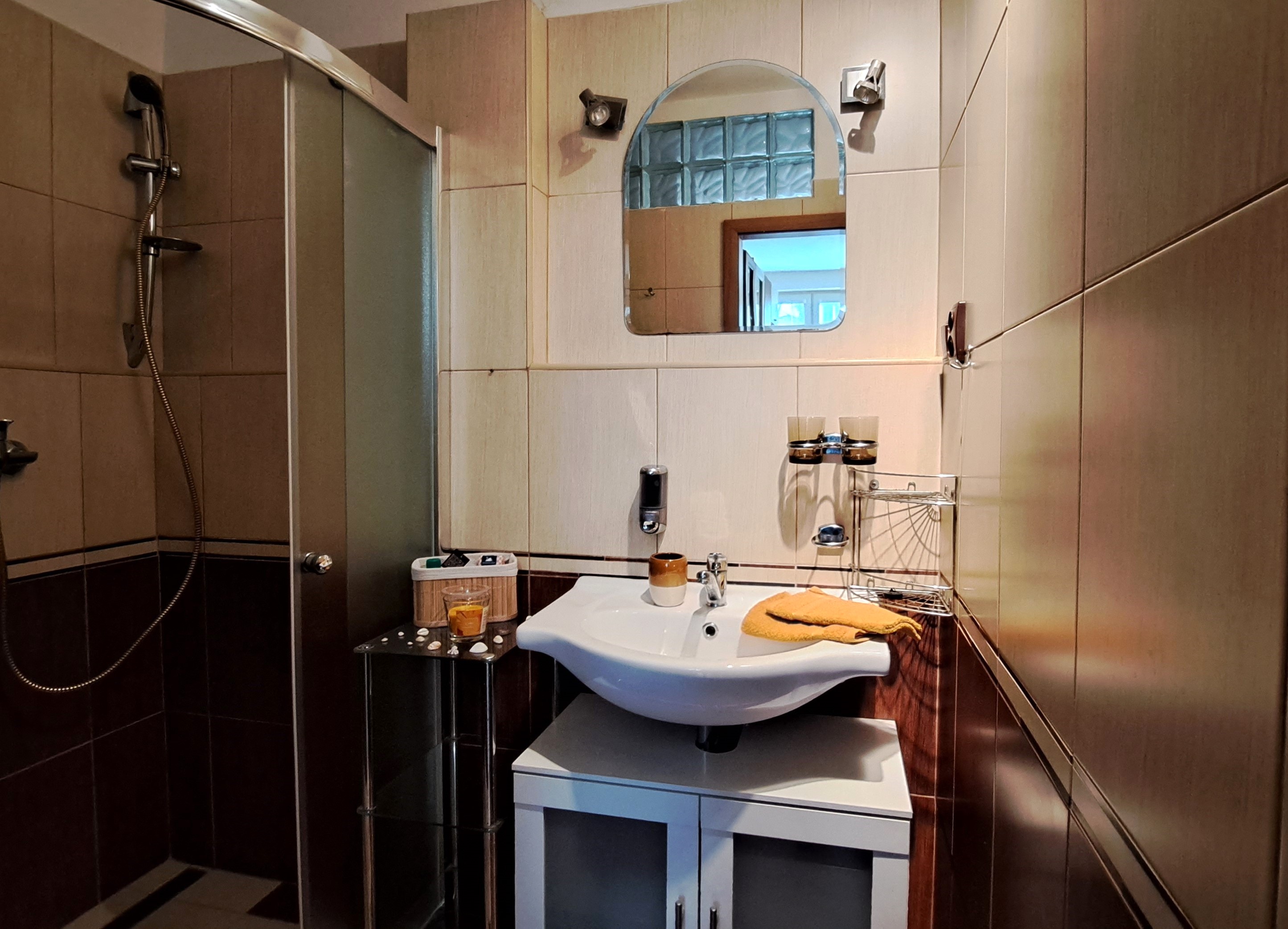 PRENAJATÝ: 2-izbový kompletne zrenovovaný byt, Levoča, 2/4 posch.
