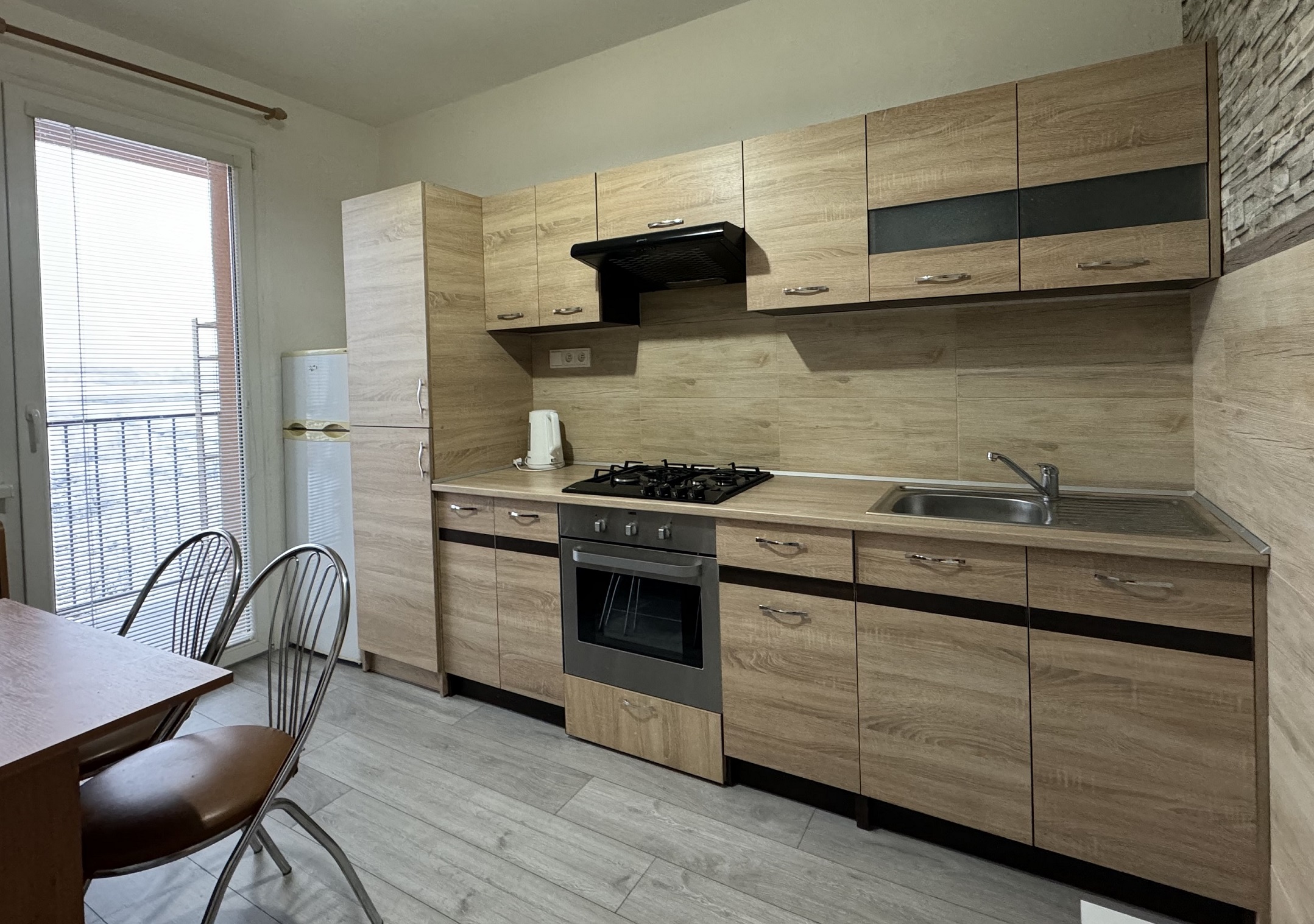 PRENAJATÝ: 2-izbový zrenovovaný a zariadený byt, 2. posch., 51 m2, Levoča