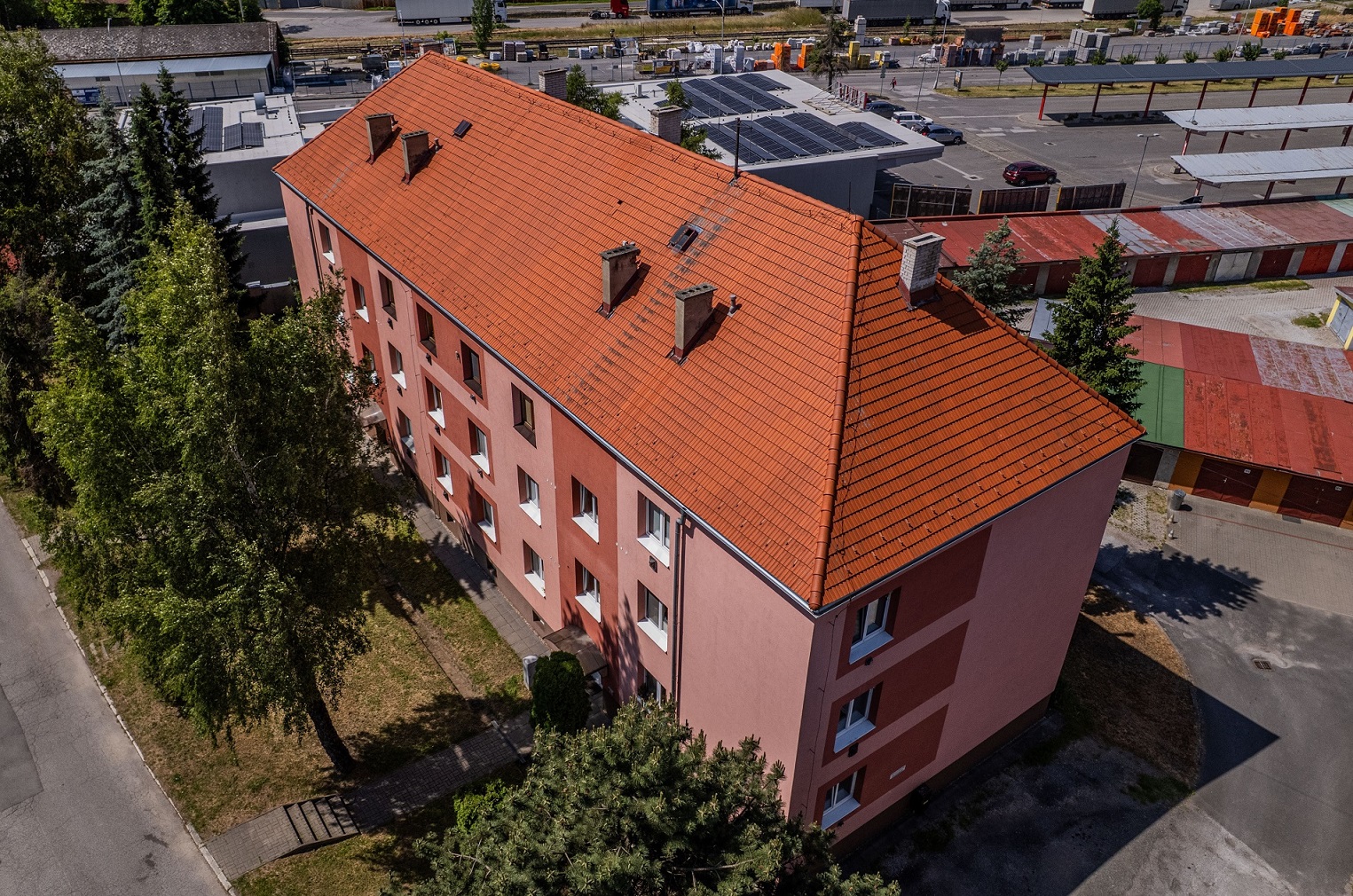 PRENAJATÉ: 3-izbový kompletne zrenovovaný a zariadený byt, Železničný riadok, Levoča