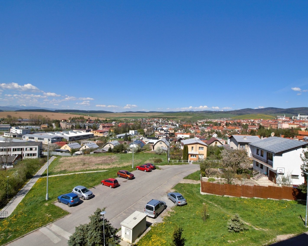 PREDANÝ: 2-izbový čiastočne zrenovovaný byt s lodžiou, ulica Pod vinicou, Levoča