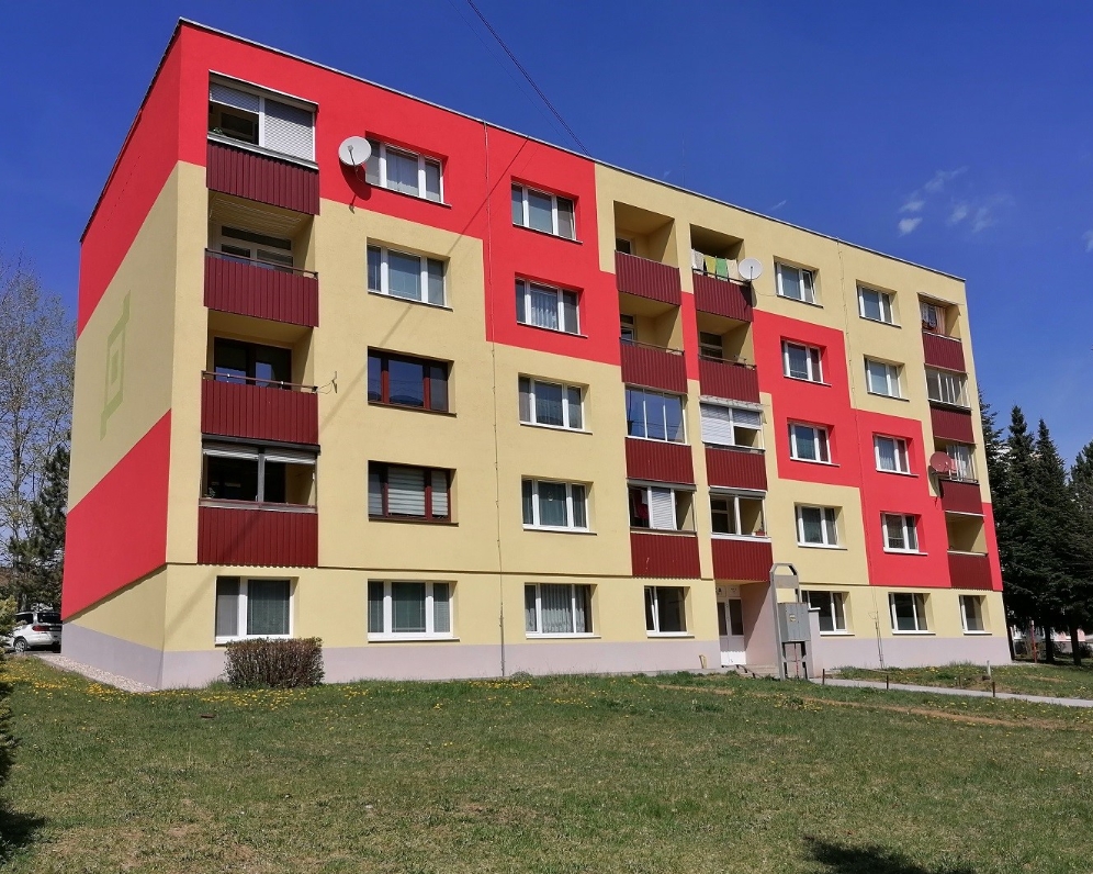 PREDANÝ: 1-izbový nadrozmerný byt, sídl. Západ, Levoča, 48m2
